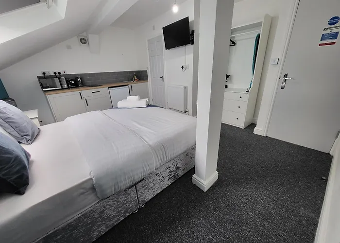 Nottingham Forest Rd, Short Stays